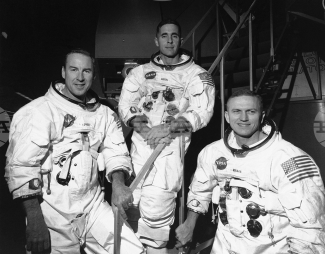 Командирът на мисията "Аполо 13" Джим Ловъл почина на 97-годишна възраст, съобщи НАСА