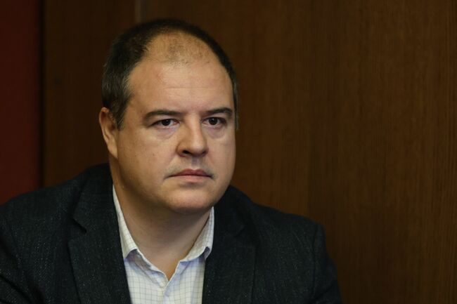 Кражбата на "фирмена самоличност" е сред измамните схеми при продажбата на онлайн туристически пакети, каза Игнат Арсенов от КЗП