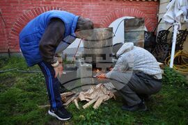 Бургас - „С перо и лист хартия край казана за ракия" - демонстрация