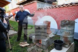 Бургас - „С перо и лист хартия край казана за ракия" - демонстрация