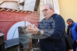 Бургас - „С перо и лист хартия край казана за ракия" - демонстрация