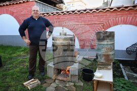 Бургас - „С перо и лист хартия край казана за ракия" - демонстрация