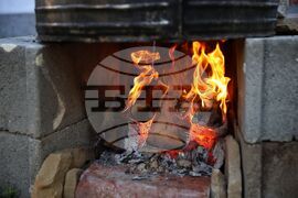 Бургас - „С перо и лист хартия край казана за ракия" - демонстрация