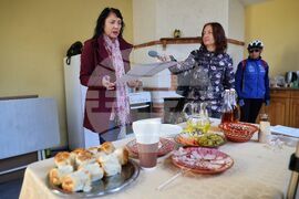 Бургас - „С перо и лист хартия край казана за ракия" - демонстрация