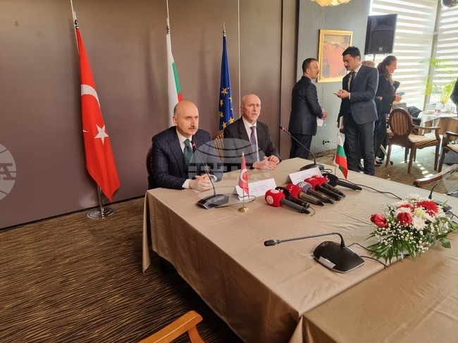 Ускоряване на преминаването между България и Турция договориха министрите на транспорта на двете страни