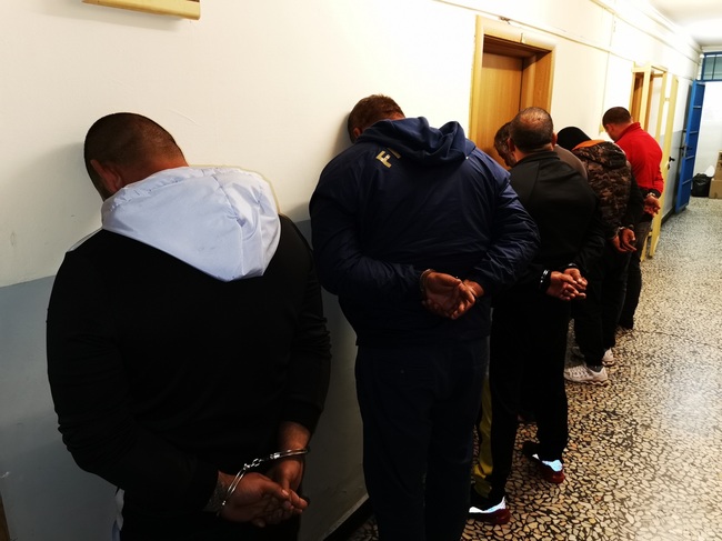 Осем души са задържани в Бургас при специализирана полицейска операция срещу незаконната търговия с цветни метали