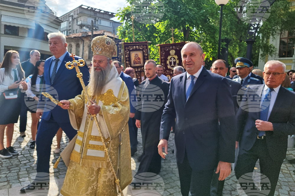 Румен Радев: Нека тачим нашата история и традиции и не забравяме, че пътя напред проправяме ние