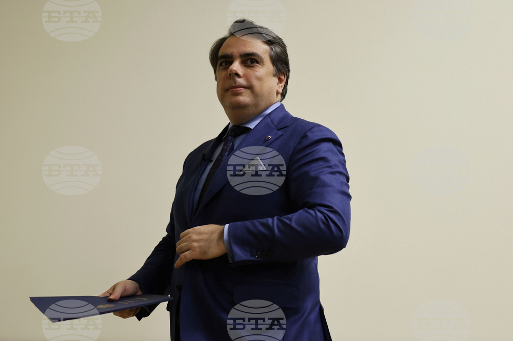 Парламентът ще реши, заяви Асен Василев за това дали ще заеме вицепремиерски пост след ротацията