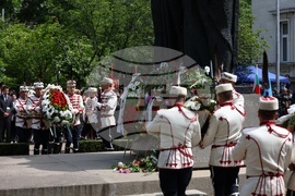 24 май - Св. св. Кирил и Методий - паметник - венци и цветя