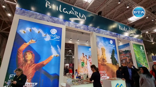 Отстъпки, музика, танци и автентични занаяти на есенния туристически панаир в Букурещ