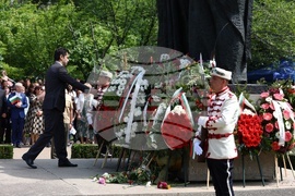 24 май - Св. св. Кирил и Методий - паметник - венци и цветя