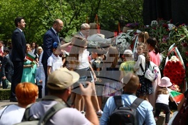 24 май - Св. св. Кирил и Методий - паметник - венци и цветя