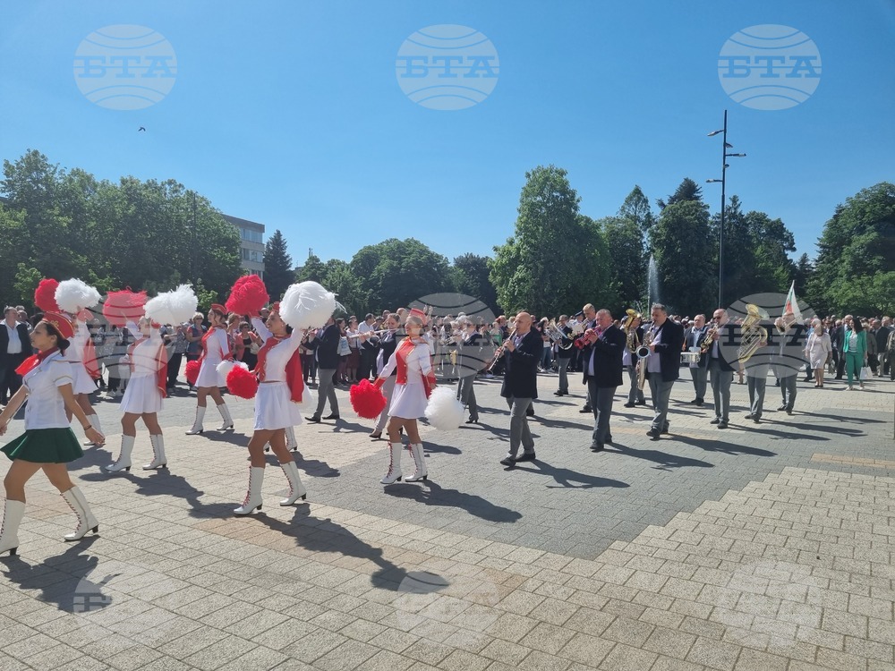 С шествие и пъстро празнично хоро Търговище отбеляза светлия празник 24 май