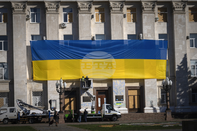 Руската армия подложи на артилерийски обстрел централната част на Херсон