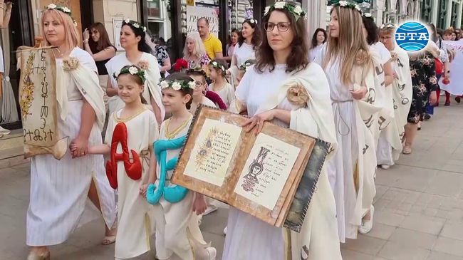 Хиляди ученици и учители шестваха в Русе за 24 май