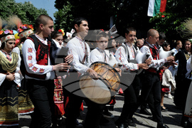 Бургас - 24 май - празнично шествие