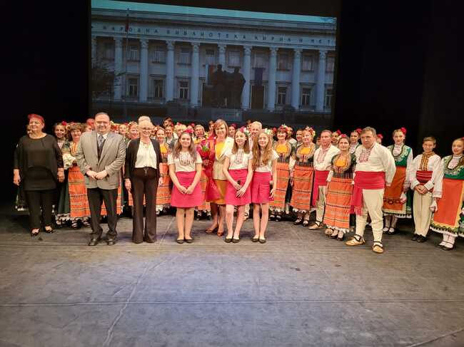 Министър Нинова отпразнува 24 май с Националния съюз на народните читалища