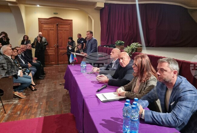 Ще искаме в бюджета да бъде записано жизненоважното за общините, каза лидерът на ГЕРБ Бойко Борисов