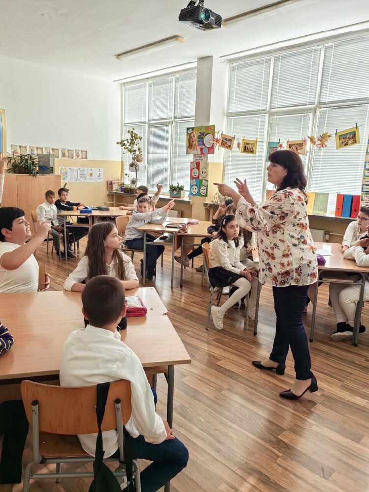 ОУ "Иван С. Тургенев": “С новаторски дух и любов към знанието вървим напред “ ОУ “И. С. Тургенев“ отбеляза своя патронен празник 