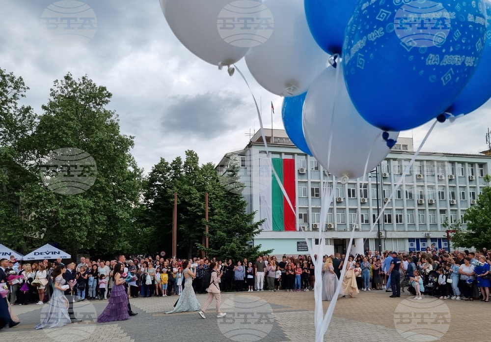 Търговище - дефиле - абитуриенти