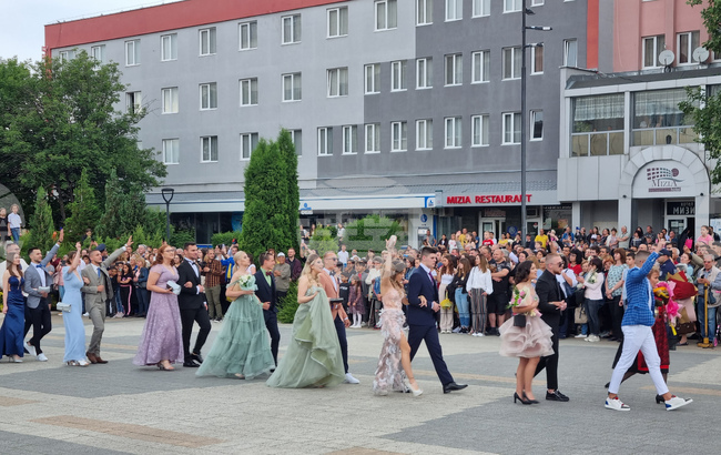 Търговище - дефиле - абитуриенти