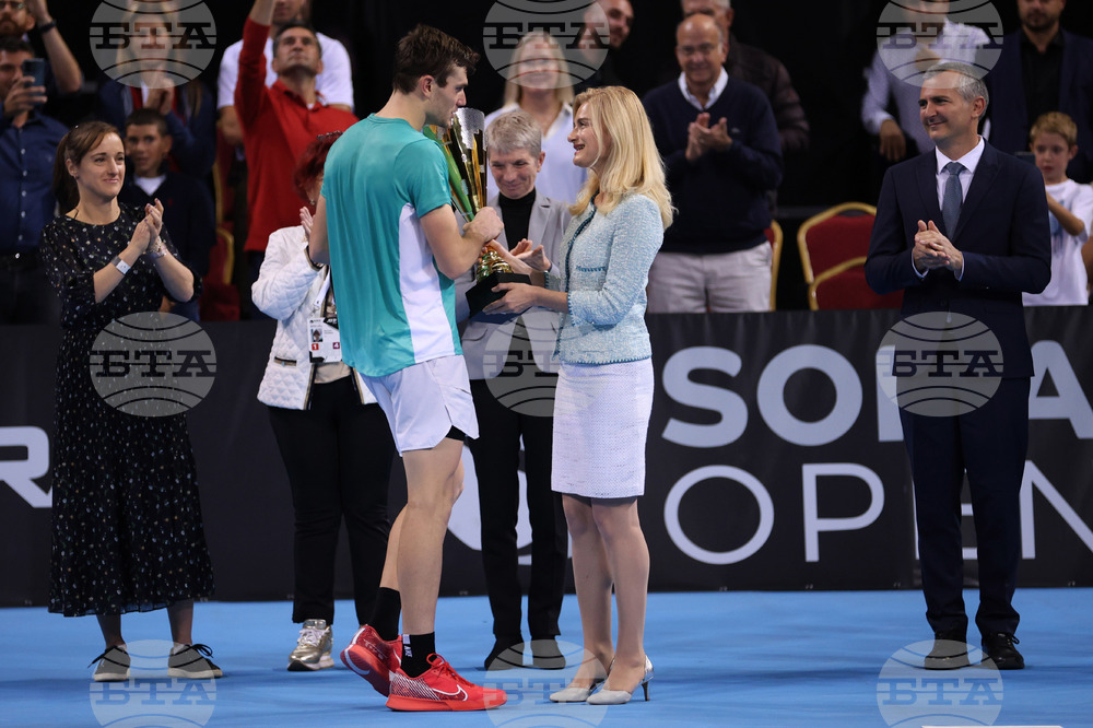 Тенис - Sofia Open 2023 - финал - Адриан Манарино - церемония - награждаване