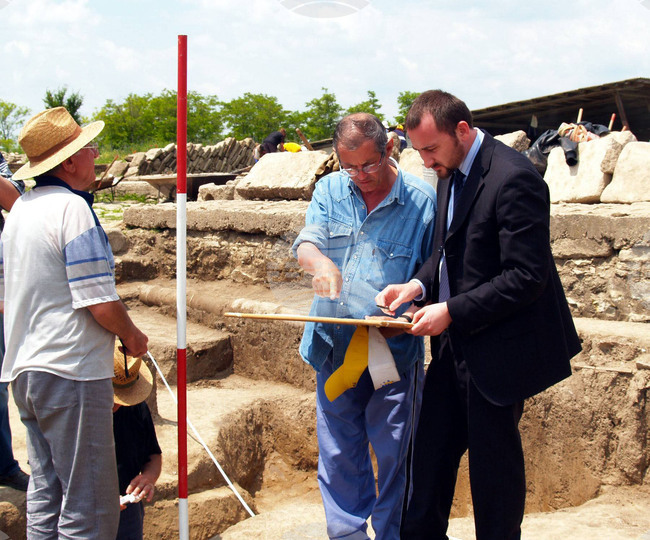 Проф. Рашо Рашев, археолог