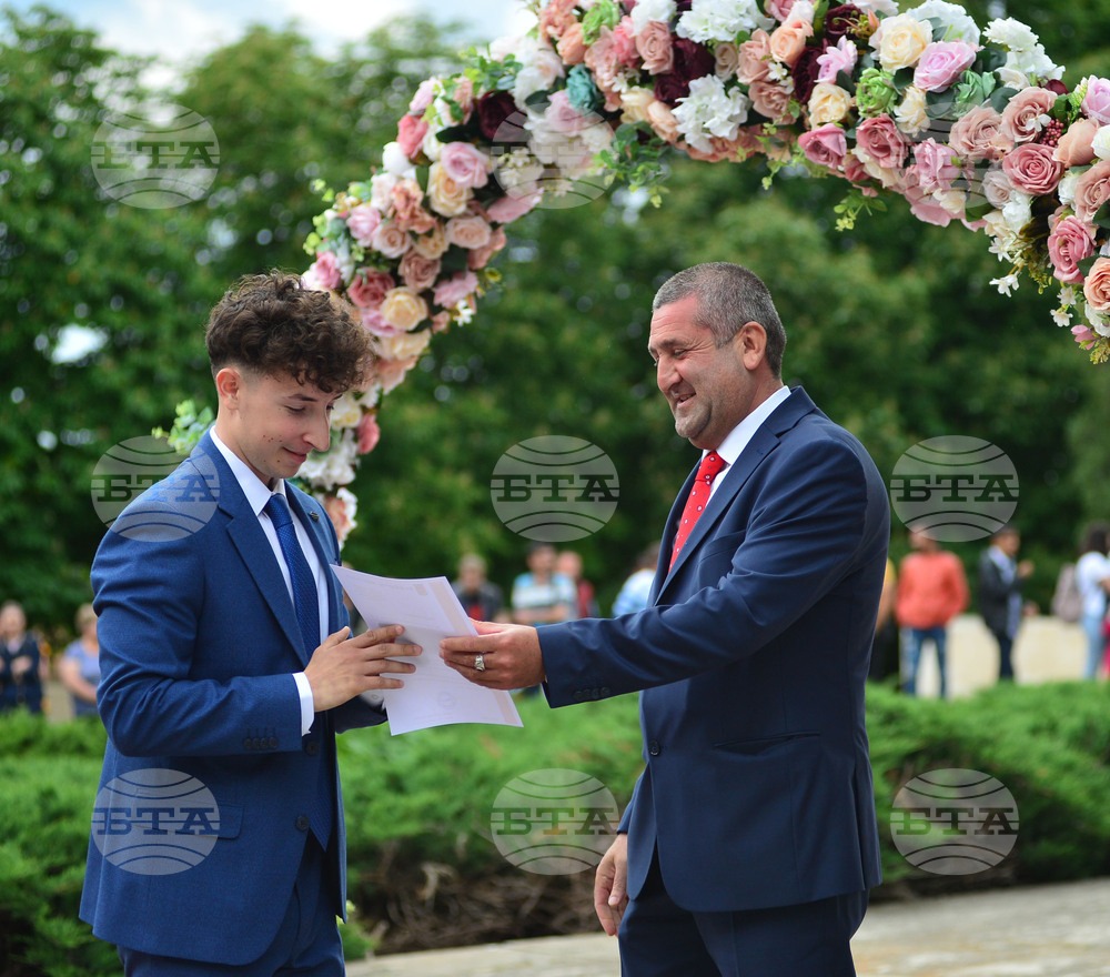 Исперих - абитуриенти - празник