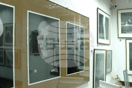 Фотографско шоу започва на 13 ноември 2006 г. в галерия "Алфа арт" във Варна