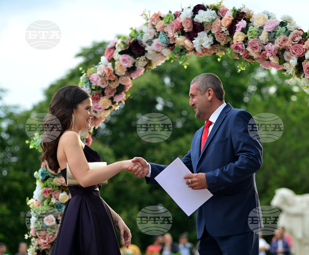 Исперих - абитуриенти - празник