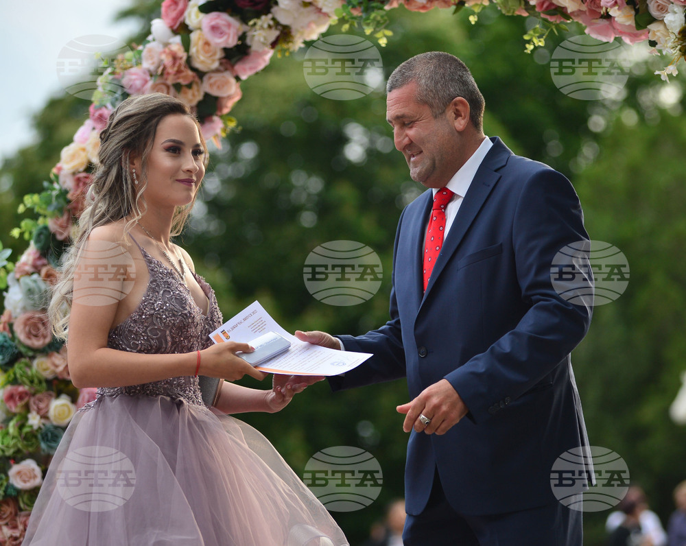 Исперих - абитуриенти - празник