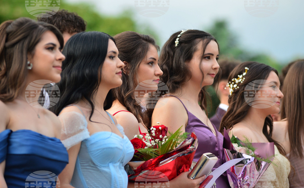 Исперих - абитуриенти - празник