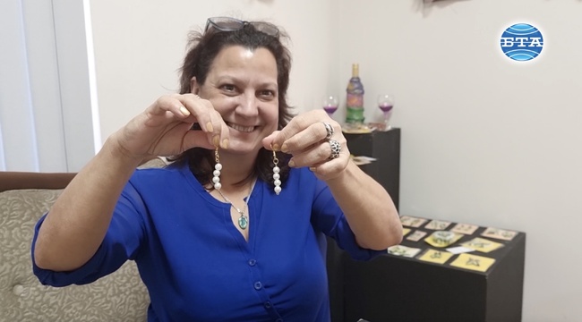 Плевенчанка показва в изложба ръчно изработени авторски бижута и сувенири