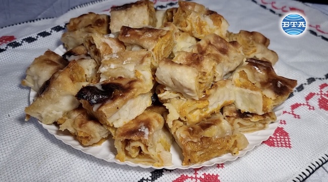 Кулинарен фестивал на сладката баница събра българи от различни краища на Румъния в село Извоареле