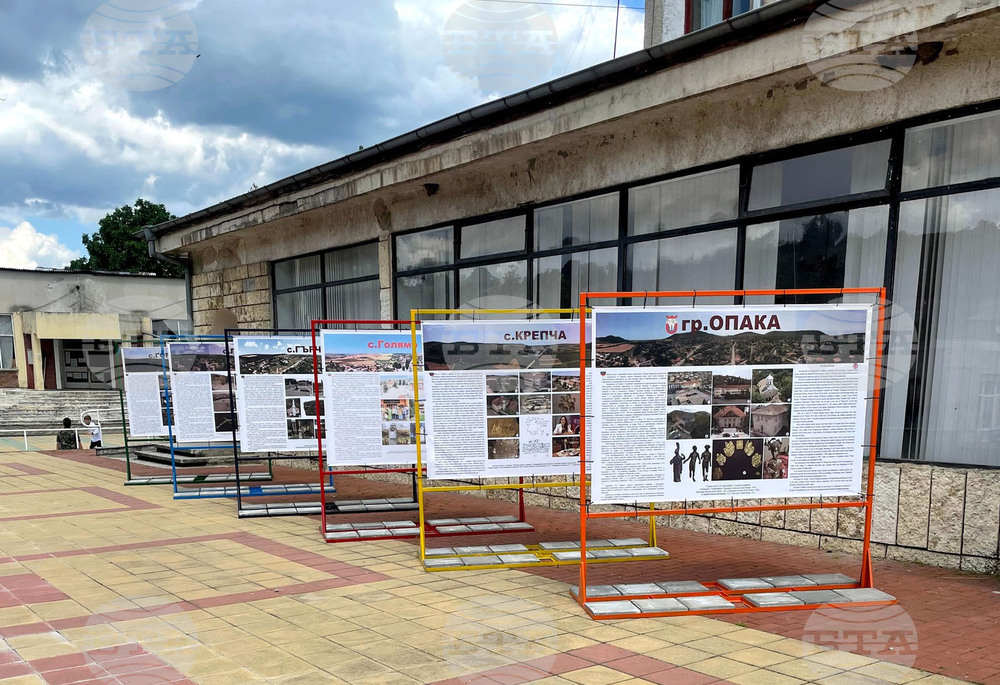 Пана с информация за туристическите забележителности в населените места в общината са подредени в Опака