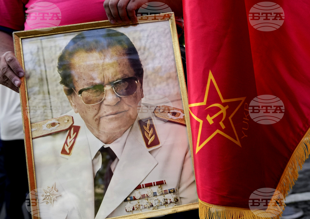 Близо 10 000 души отбелязват рождения ден на покойния югославски лидер Йосип Броз Тито в родния му град Кумровец