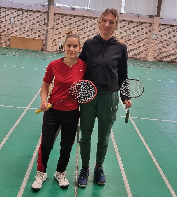 Emona Ivanova se califică în sferturile de finală la dublu în turneul de parabadminton din Spania  