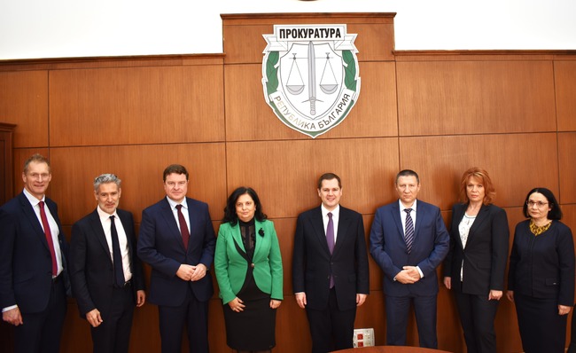 Прокуратура на Република България: И.ф. главен прокурор Борислав Сарафов проведе среща с британския министър по миграцията Робърт Дженрик и водена от него делегация