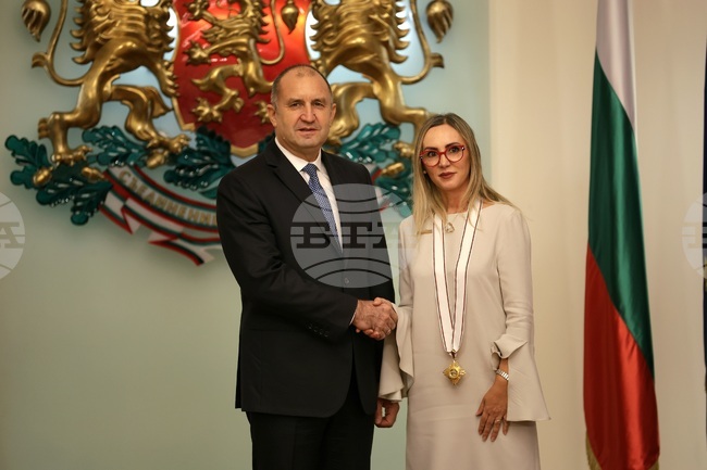 Румен Радев - Доника Ходжа - награждаване