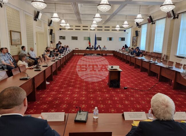 Парламент - Комисия по електронно управление и информационни технологии