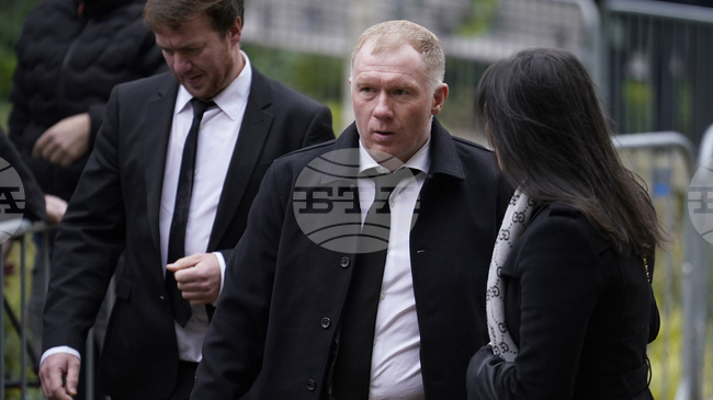 Пол Скоулс е напуснал поста си на консултант, за да се грижи за сина си, който е аутист