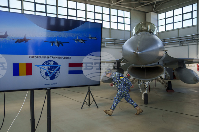 Последните два самолета за Европейския център за обучение на F-16 пристигнаха в базата Фетещ в Румъния