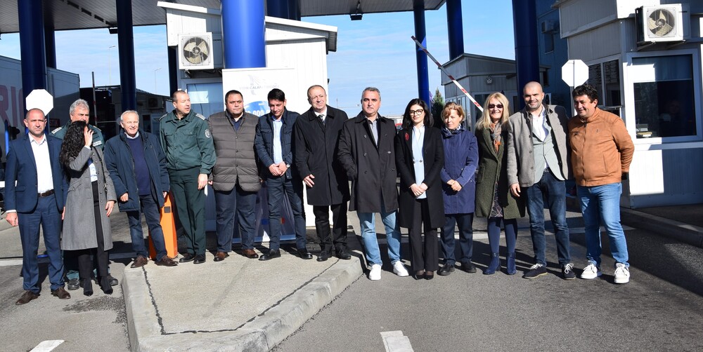 Областна администрация Видин: Областното ръководство посрещна превозното средство с № 10 000 000 на Дунав мост 2