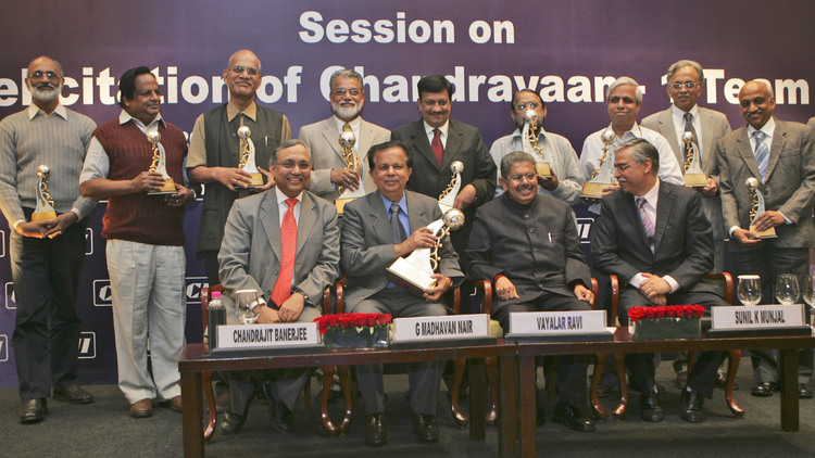 Le 14 novembre 2008, la sonde indienne « Chandrayan-1 » atteint la Lune