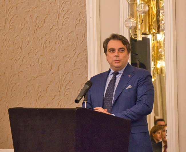 Министър Асен Василев пред представители на гръцкия бизнес: България има уникални условия за развитие на икономиката