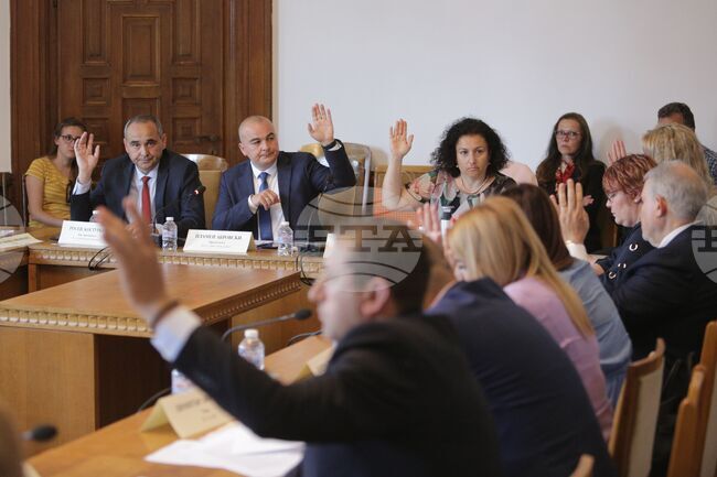 Парламент - Комисия по земеделието, храните и горите