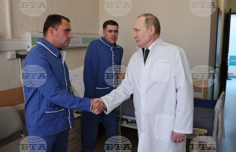 Путин за първи път посети в болницата ранени в Украйна руски войници