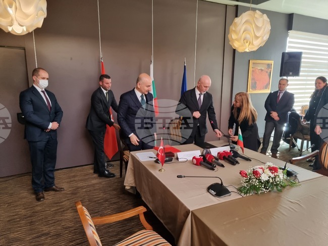 Ускоряване на преминаването между България и Турция договориха министрите на транспорта на двете страни