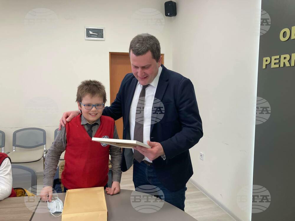Кметът на Перник се отчете пред ученици