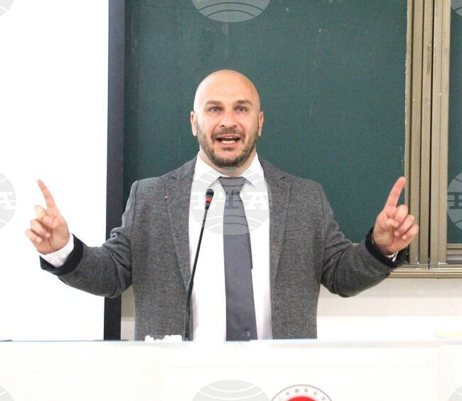 Българин преподава английски език в едни от най-престижните университети в Китай